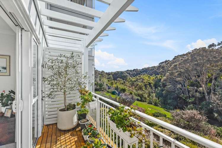 90 Eaves Bush Parade_0