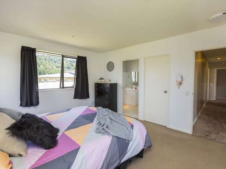 22 Garrett Place Riverstone Terraces_15