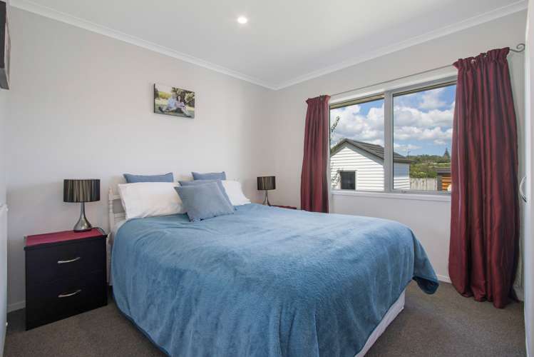6 Sandleigh Drive Athenree_13