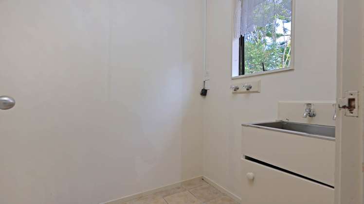 216 Solar Road Glen Eden_17