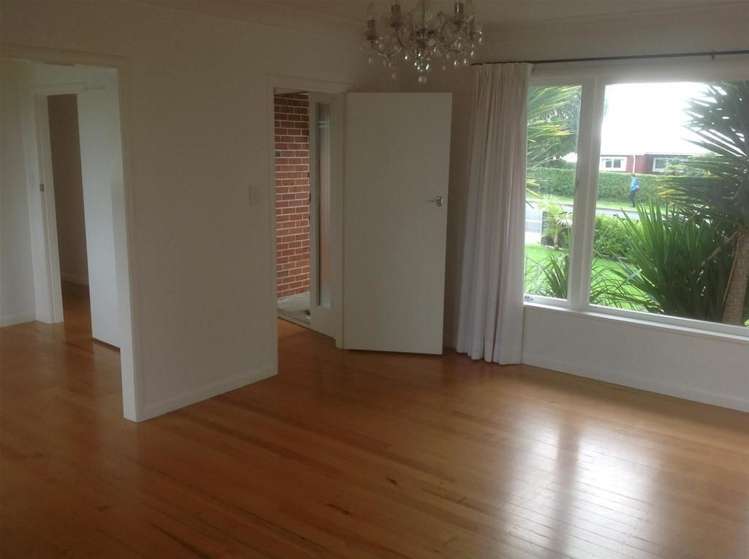 60 Bradbury Road Botany Downs_2