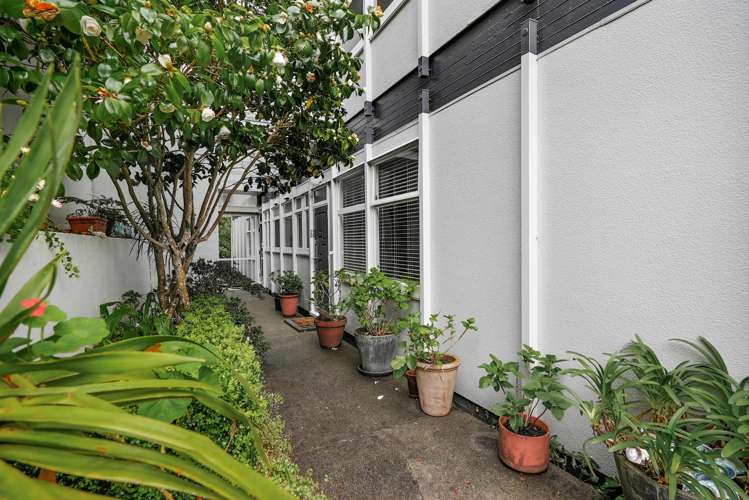 6/4 Gill Road Eastbourne_19