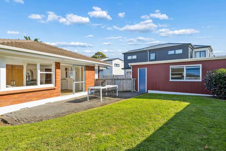 6 Rothwell Place Sunnyhills_11