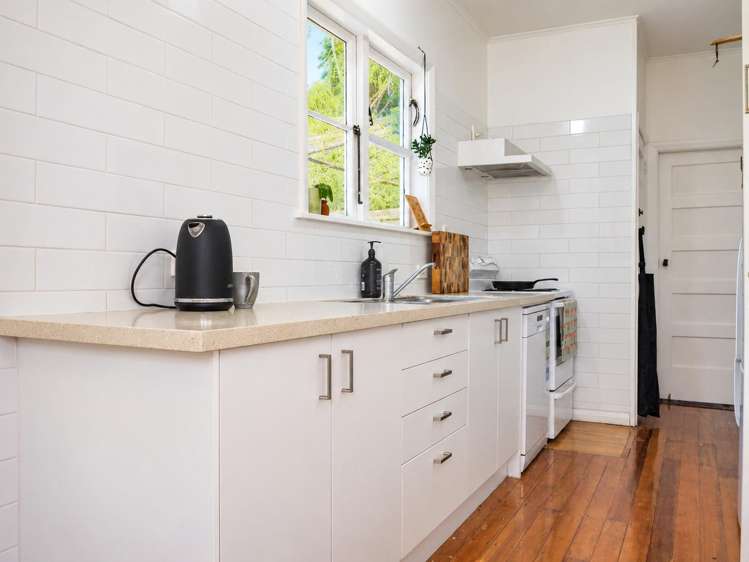 91 McCullough Mount Roskill_4