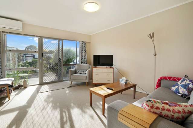 28 Faith Bullock Place New Lynn_2