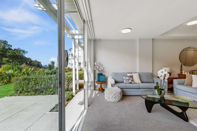 126 Eaves Bush Parade_3