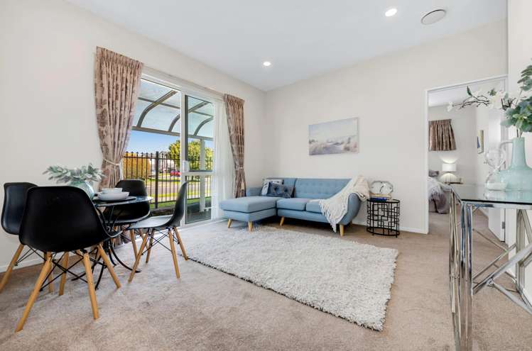 16 Rosewell Crescent Flat Bush_26