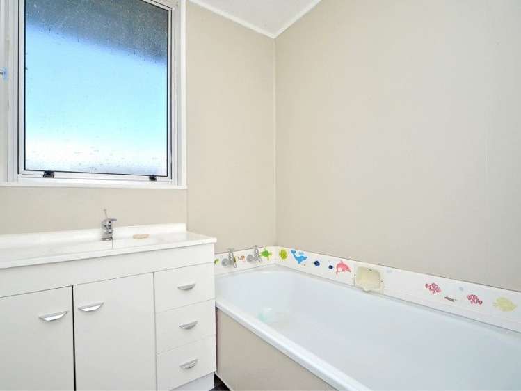 10 Moore Crescent Carterton_8