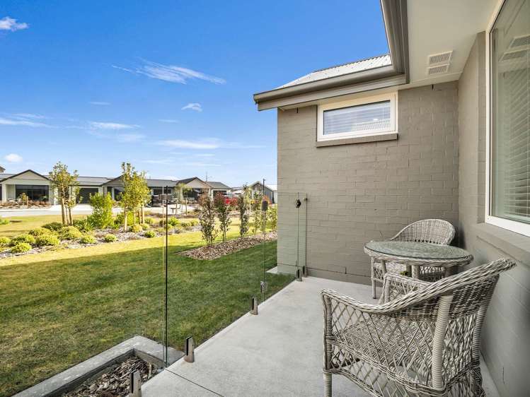 214/30 Bob Robertson Drive Woodend_18