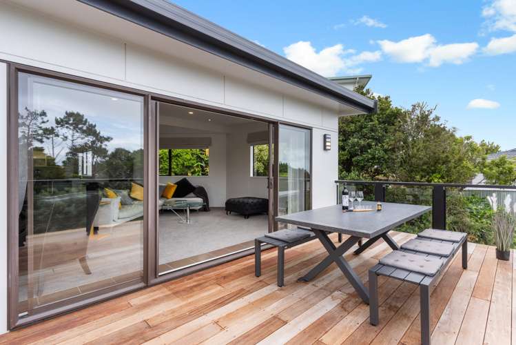 2/5 Dalmeny Close Murrays Bay_12