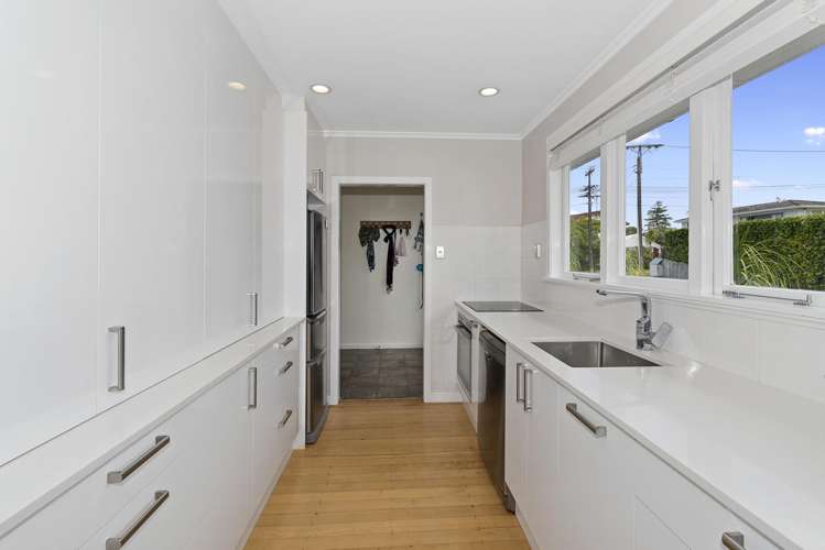 90 Tiroroa Avenue Te Atatu South_6