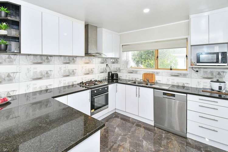 3/6 Russell Road Manurewa_1