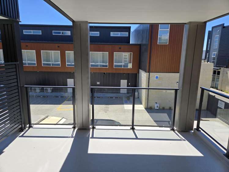 128/126 Commerce Street 1067_9