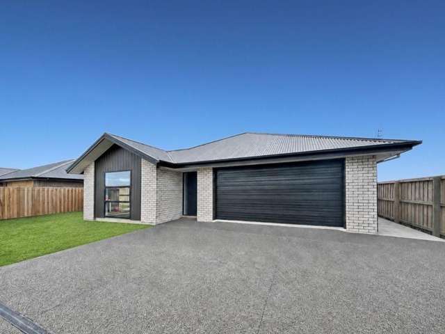 PREBBLETON BRAND NEW, THREE BEDROOM, TWO BATHROOMS, DOUBLE GARAGE