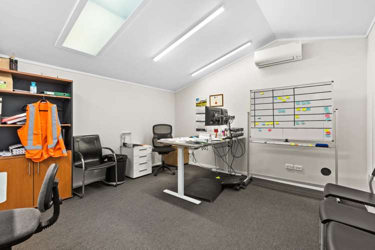 816 Karamu Road North Mayfair_5