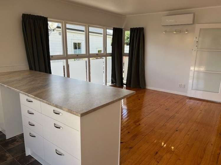 2/70 Gladstone Road Northcote_3