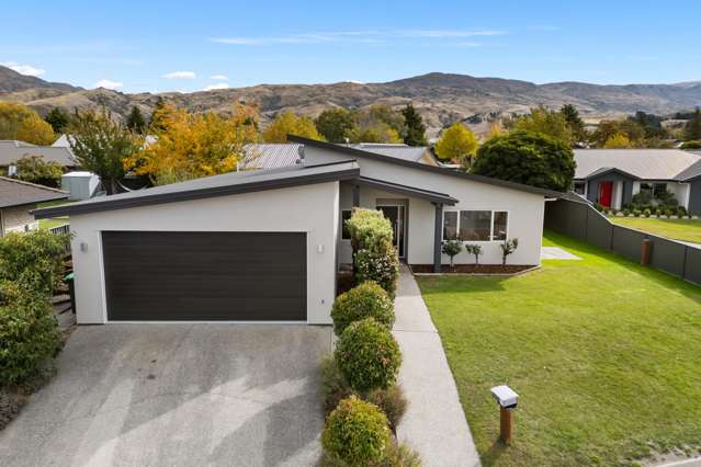 4 bedroom Family home - Central living.