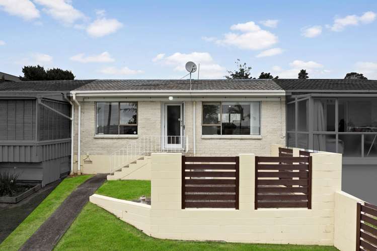 2/1 Flagstaff Place Massey_0