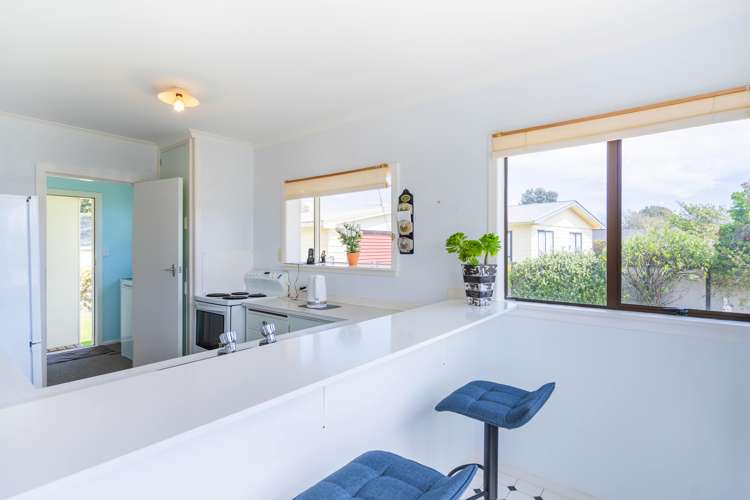 11 Adrian Grove Waikanae Beach_11