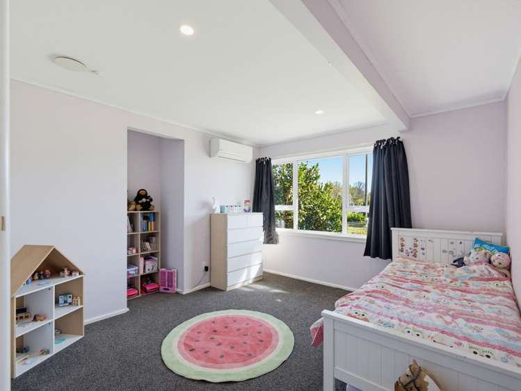 1222 Norfolk Crescent Mayfair_14
