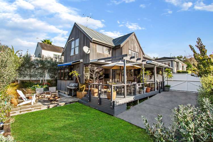 81A Waiatarua Road_0