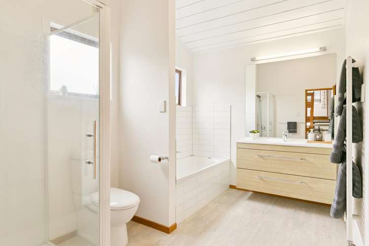 7 Nadia Grove Khandallah_23