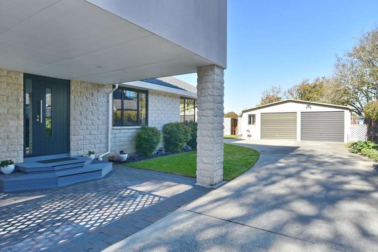 63 Trafford Street Harewood_25