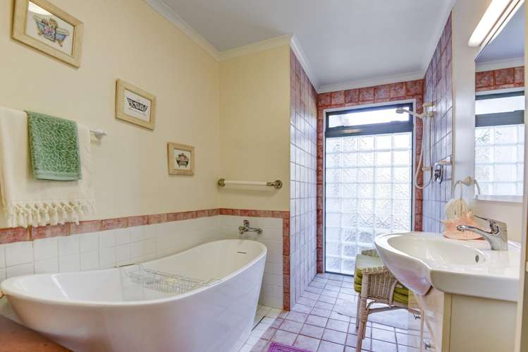 39 Riverbank Road Okoia_18