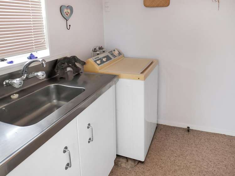 7 Hennessy Street East Foxton Beach_15