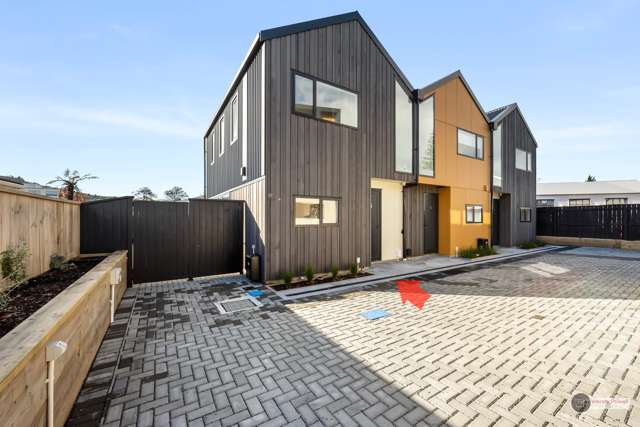 7/51 Kings Crescent Lower Hutt_1