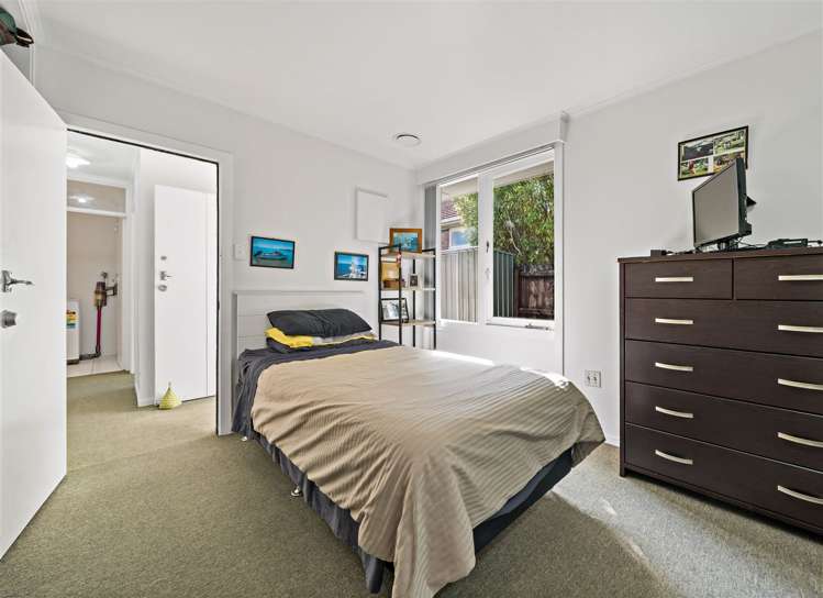 2/7 Alwyn Avenue Te Atatu South_10