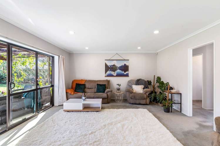 3 Evanda Crescent Conifer Grove_5