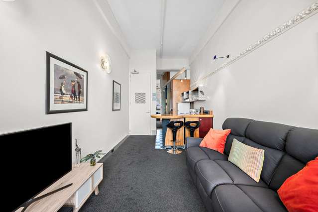 2F/51 Webb Street Mount Cook_4