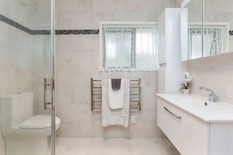 2/5 Sharon Road Waiake_11