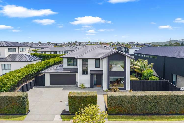 15 William Blake Way_0