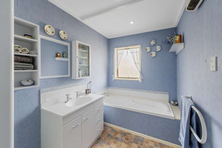 13 Lanes Road Bridge Hill_19