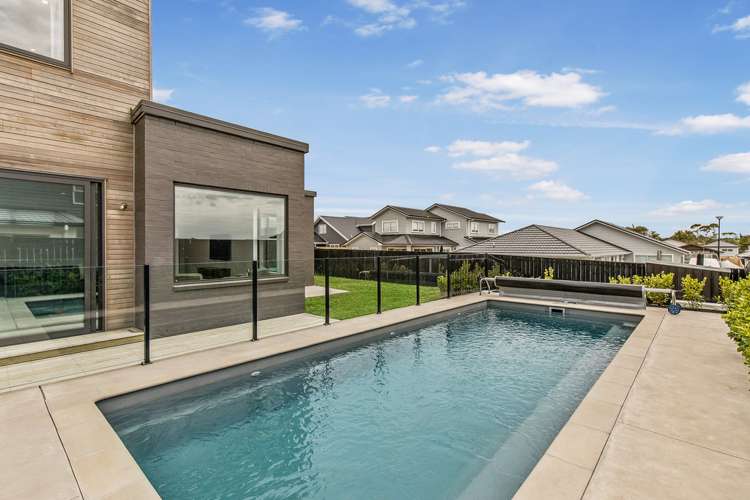 32 Defender Crescent Beachlands_17