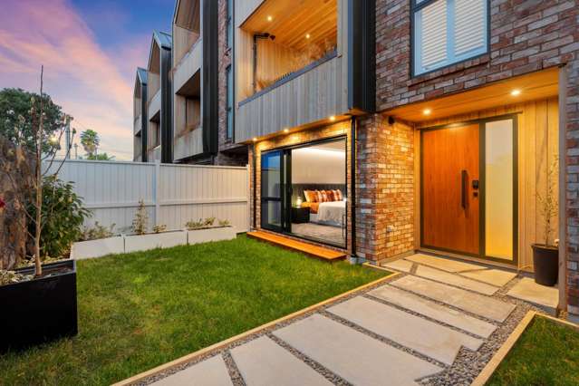 Luxurious & Spacious Brand New Home