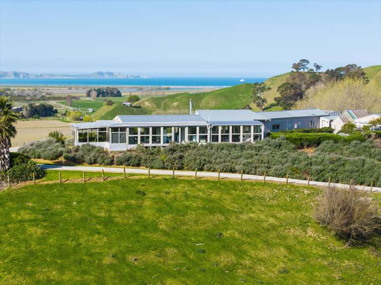 327 and 327a Taurau Valley Road Muriwai_16