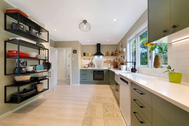 19 Hollywood Avenue Titirangi_1