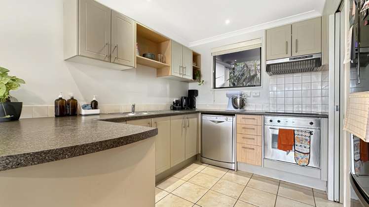 17/8 Monte Cassino Place Birkdale_6