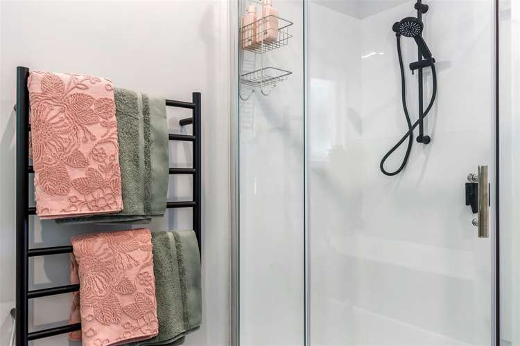 70 Woodbury Street Russley_8