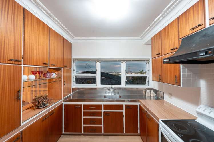 221 Te Atatu Road Te Atatu South_12