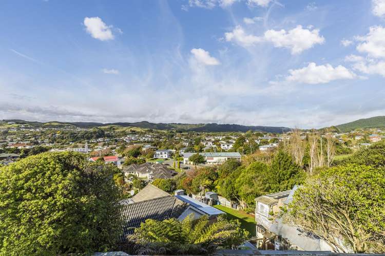 15a Romney Square Tawa_18