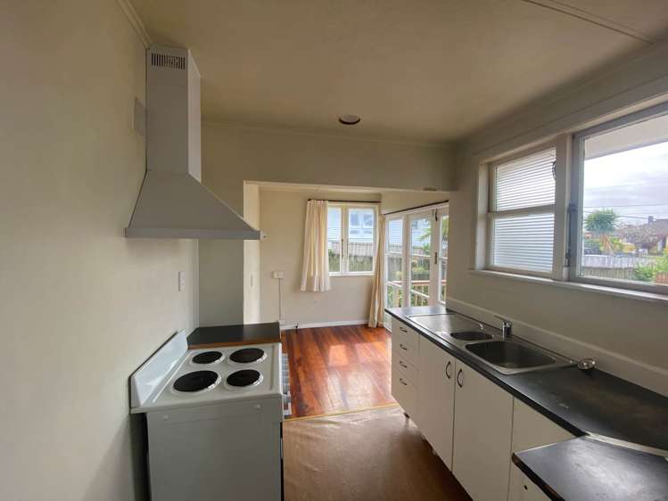 48 Kelwyn Road Kelston_4