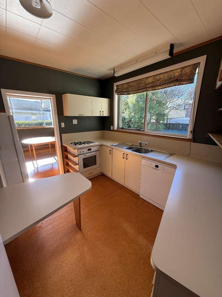 8 Comries Road 1053_6