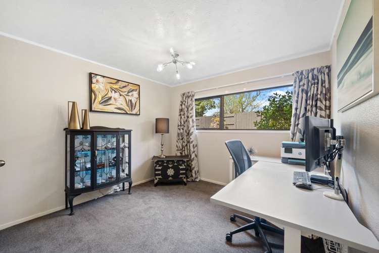 8 Estelle Place Farm Cove_19