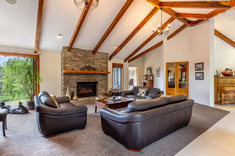 128 Ferndale Way Rangatira Park_16