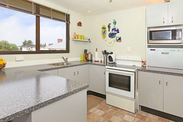 2/88 Roberts Road Te Atatu South_6