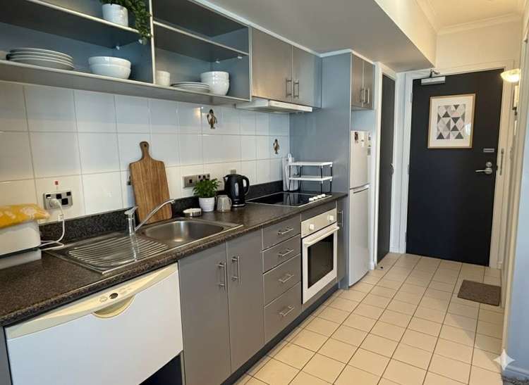 13H/1 Emily Place City Centre_2